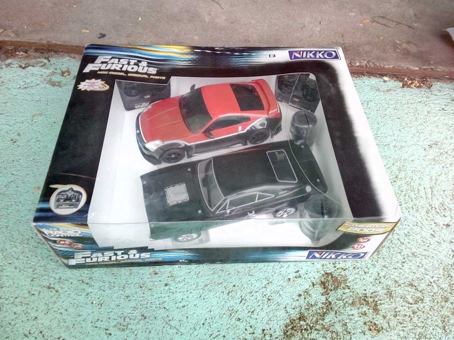 Dodge Charger R/T e Nissan 350 Z a 1/16 da Fast & Furious, como novos!