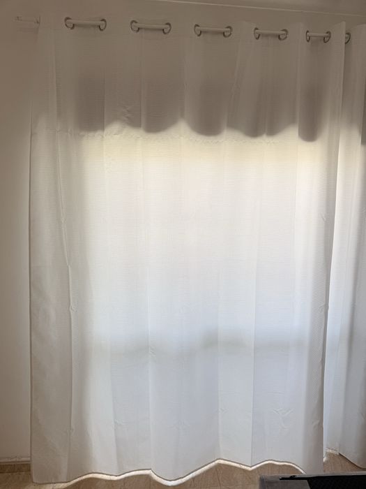 Cortinado branco brilinate  com varao