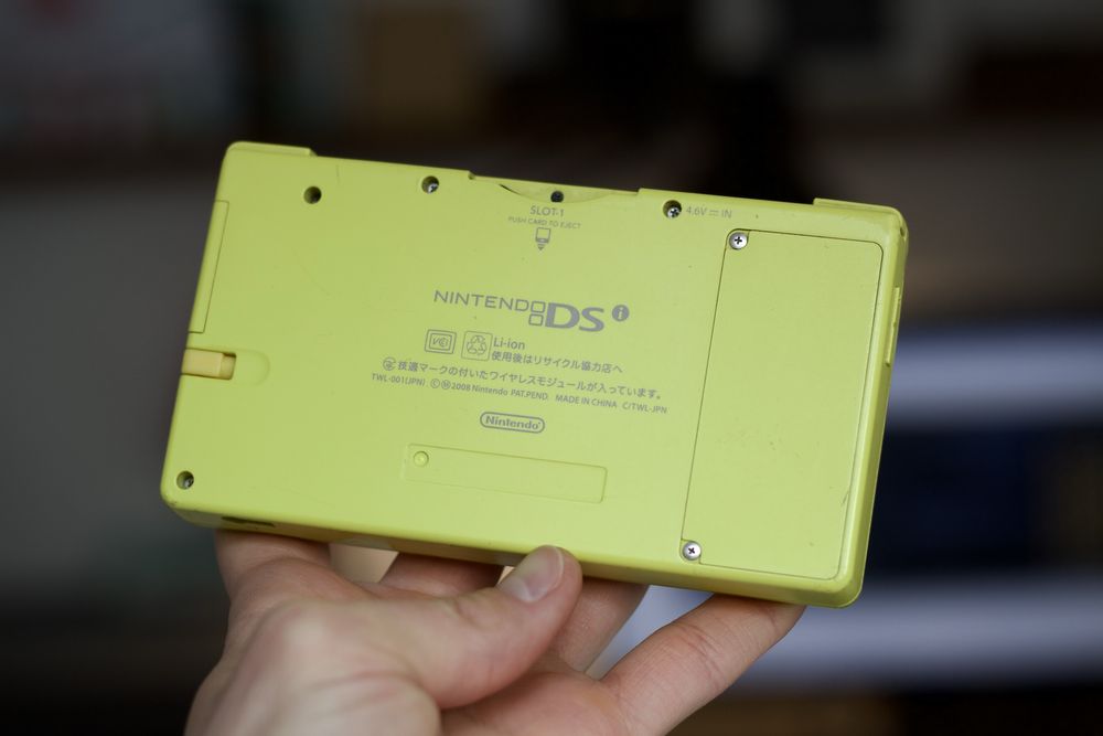 Nintendo DSi лайм