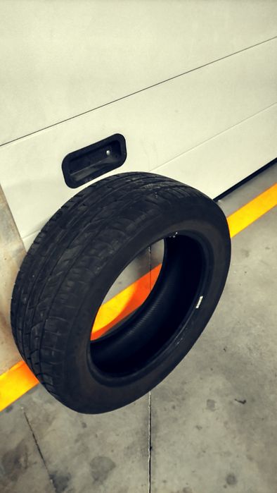 Pneu semi novo carro