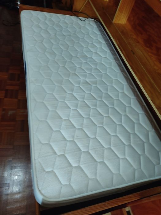 Estúdio em pinho com cama e gavetão com 90/180
