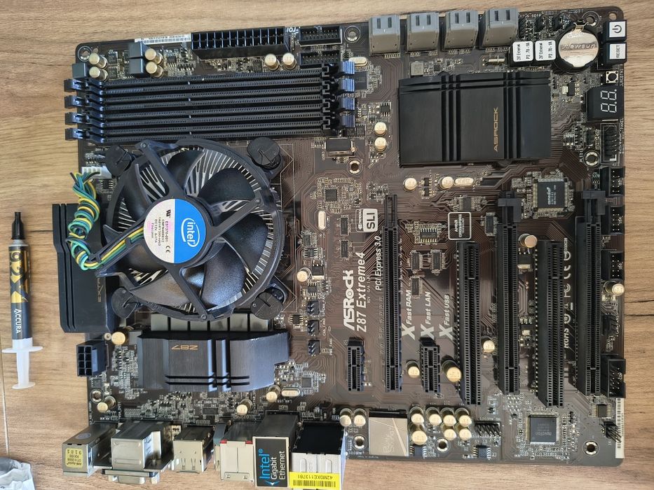 Komputer stacjonarny, prawie w całości