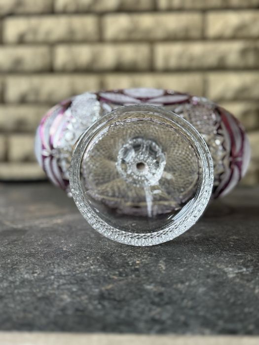 Хрустальная конфетница на ножке. Цветной хрусталь