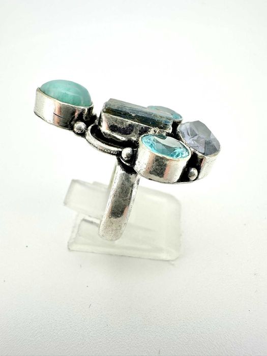 Pierścionek kamień naturalny
larimar, kyanit, topaz. Próba 925