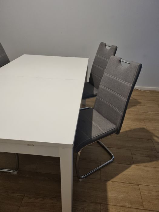 Mesa extensível  + 4 cadeiras