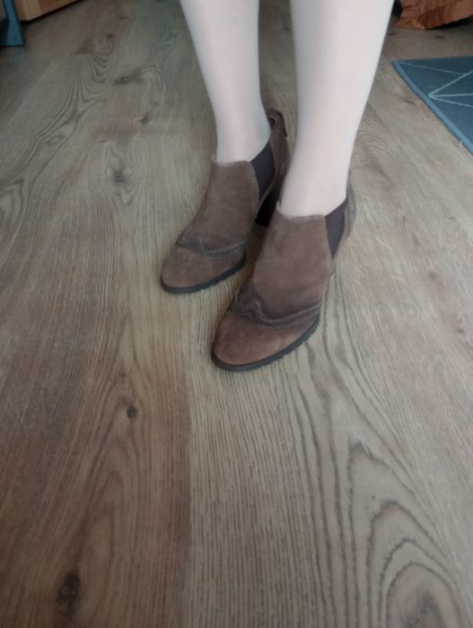 Sprzedam damskie botki  rude buty zamszowe rozmiar 40