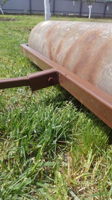 Каток для газонів ,трави.