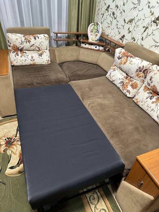 Диван кутовий в хорошому стані