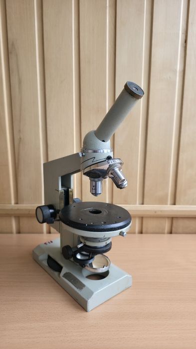 Продаю мікроскоп монокулярний