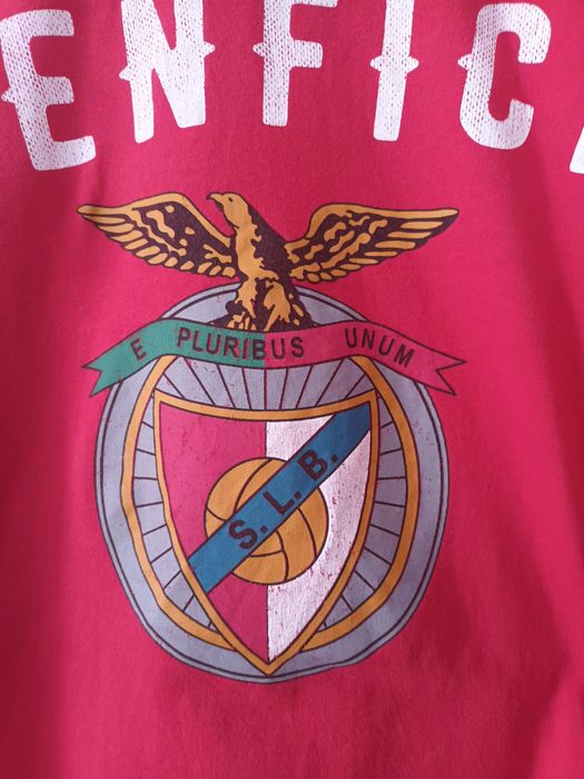 Duas camisolas oficiais do Benfica