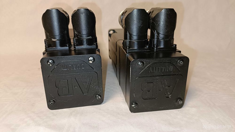 2x serwomotor Allen-Bradley MPL-B1530U-VJ44AA - jak nowe