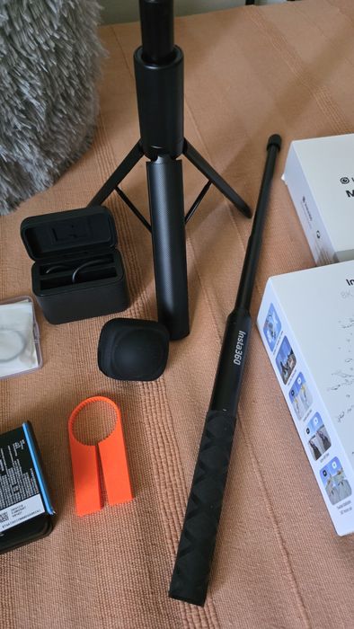 Insta 360 X4 + tripé e selfie stick + motorcycle bundle