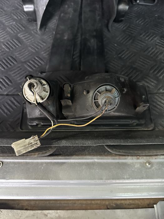 Farol hyundai galloper