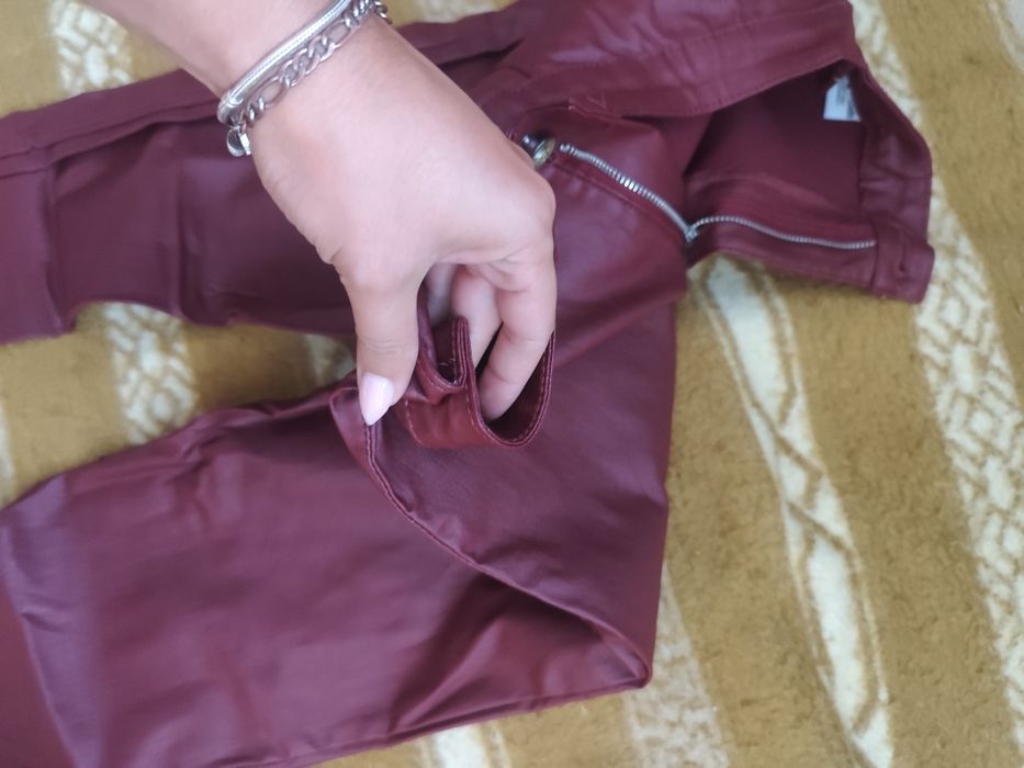 Vendo calça eco pele
