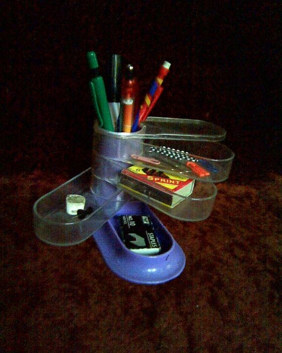 Подставка для канцтоваров.