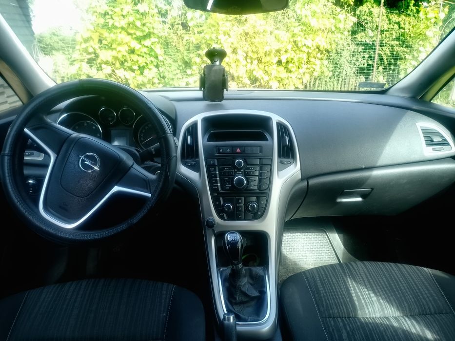 Opel  Astra  J 1.7 CDTI