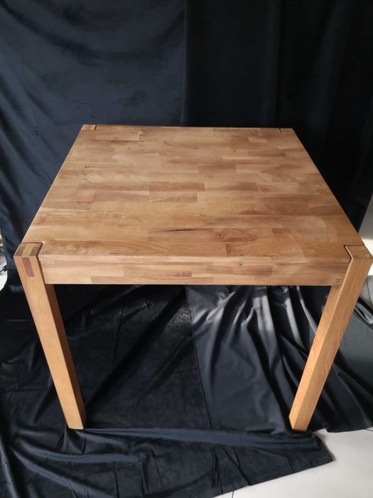 Stolik z litego drewna 80 cm x 80 cm