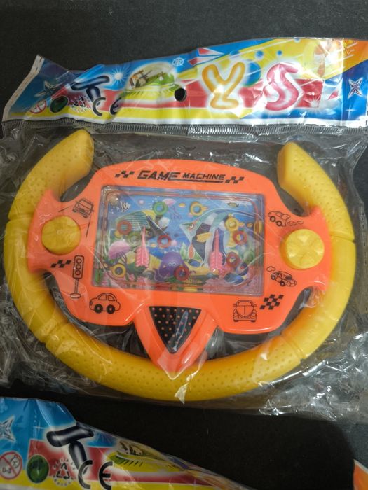 Jogo de água volante
Dois jogos de água em formato de volante, um lara