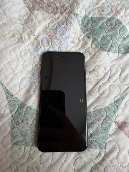 Продам iphone SE 2 gen