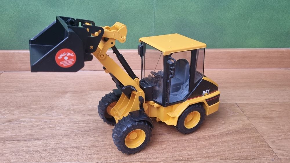 Ładowarka kołowa Caterpillar CAT Bruder