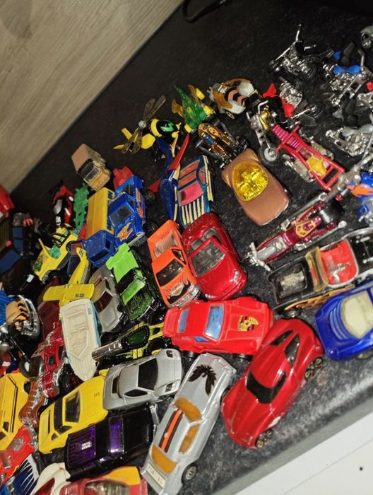 Coleção de Carros Miniatura Hot Wheels e Matchbox