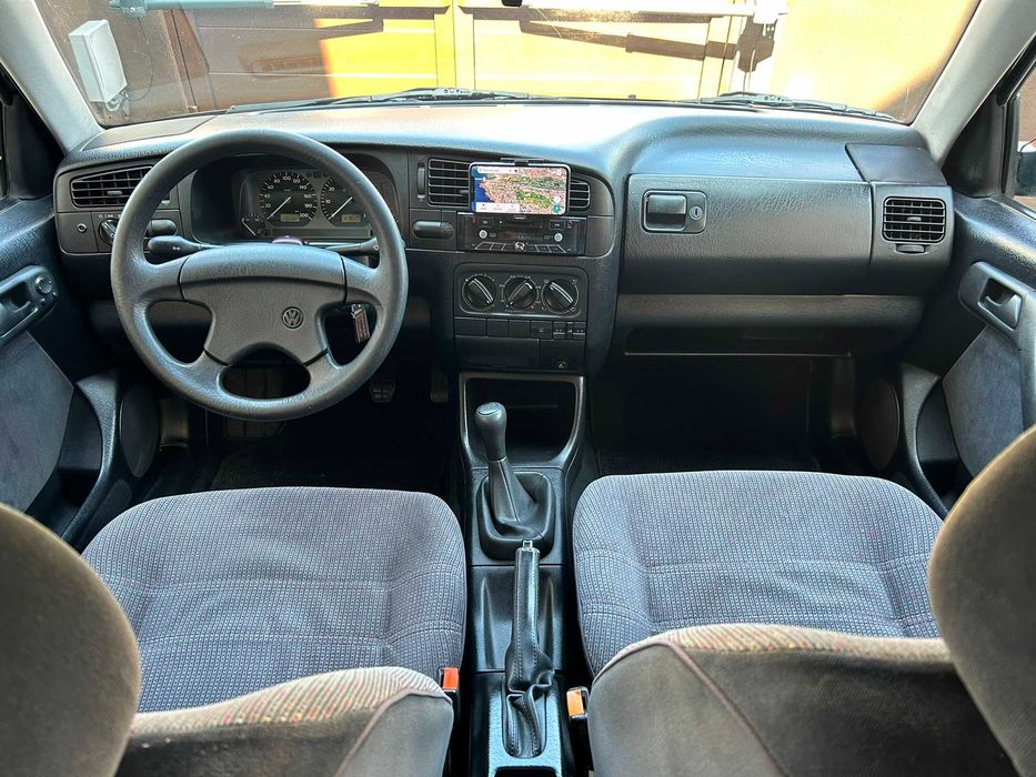 VOLKSWAGEN VENTO 1.6 GL ** 70 MIL KMS!!