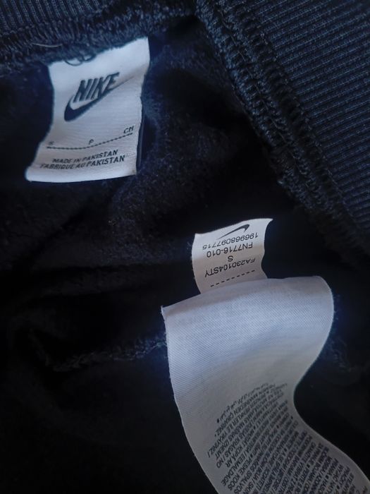 Чорні спортивні штани Nike