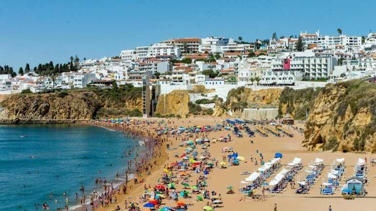 Apart. T1+1 a 10min. a pé das praias (Pescadores e Peneco)