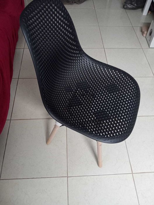 Cadeira de Design Nórdico La Bolata (Madeira e Polipropileno) - NOVA