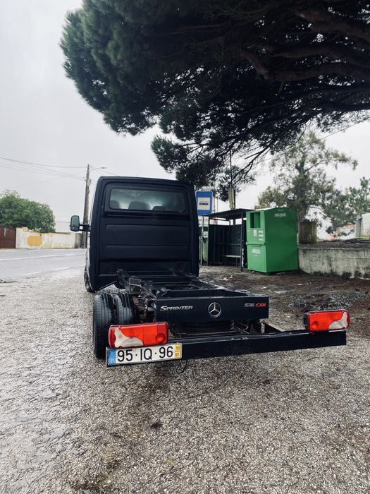 Ligeiro Mercadorias - Mercedes Benz preta