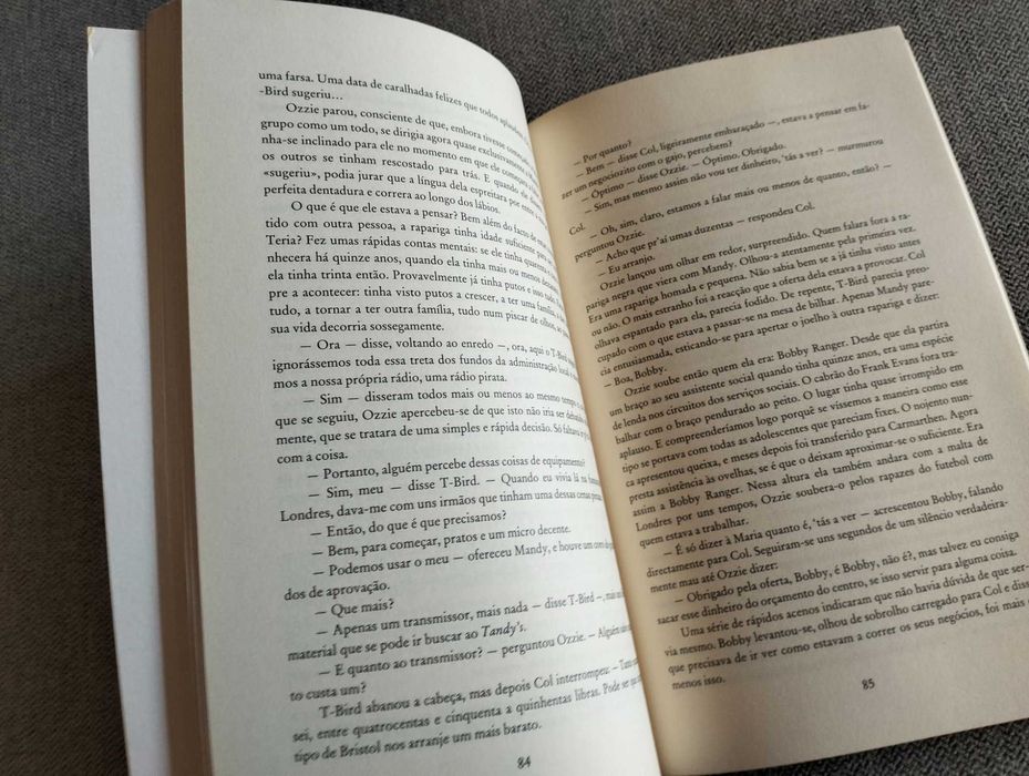 Livro "Cinco pubs, dois bares e um nightclub" de John Williams