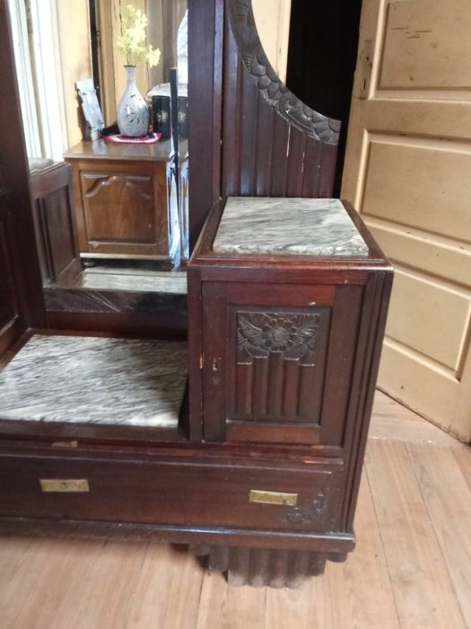 Armário madeira e pedra