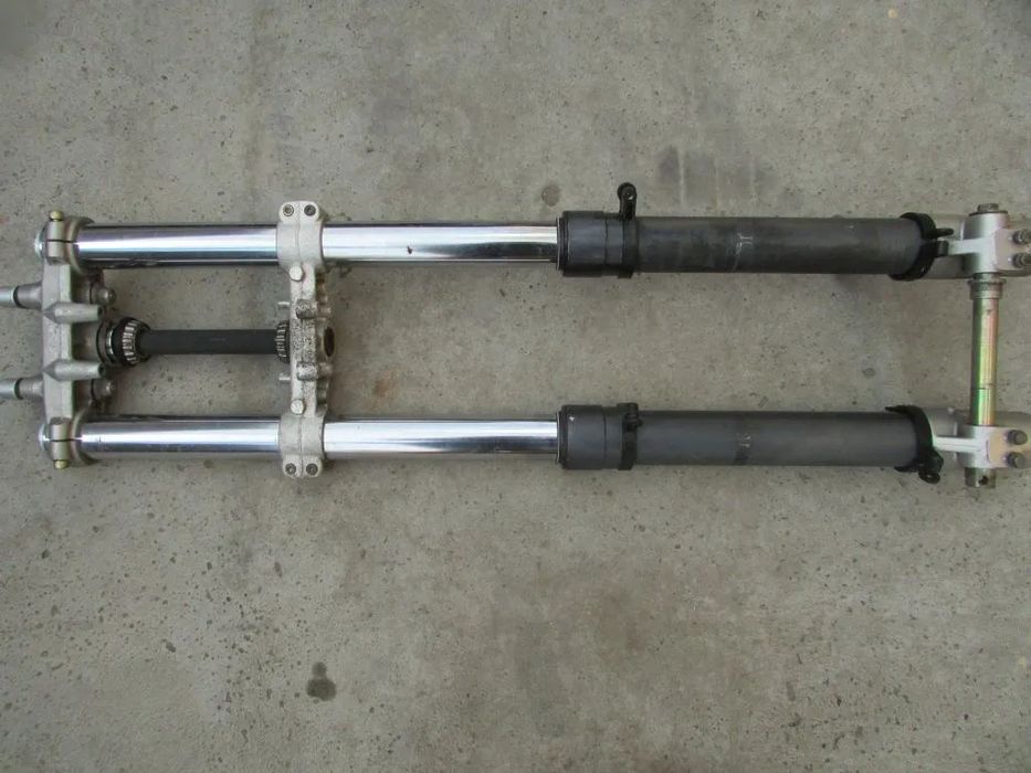 Cagiva Canyon 600 zawieszenie lagi półki