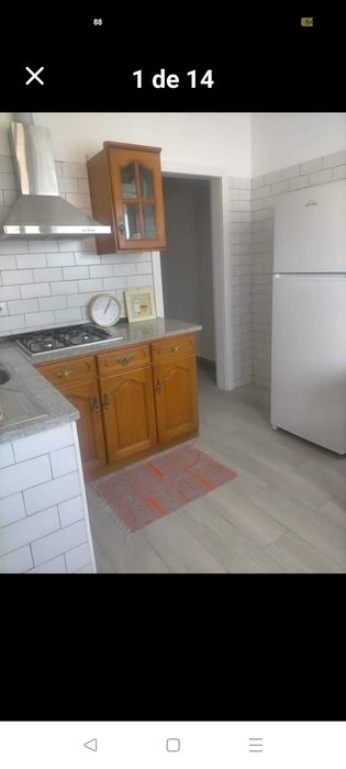 Alugo quarto  individual. Casa com três quartos