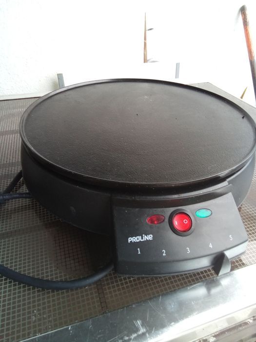 Máquina de crepes elétrica da marca Proline.
