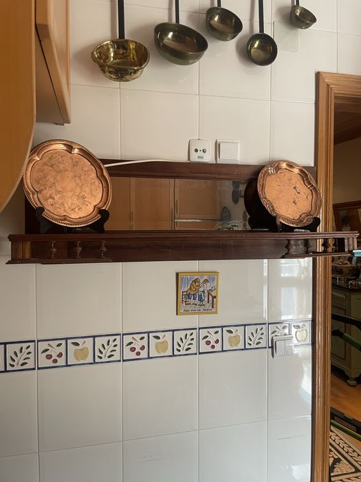 Prateleira de Madeira com Espelho