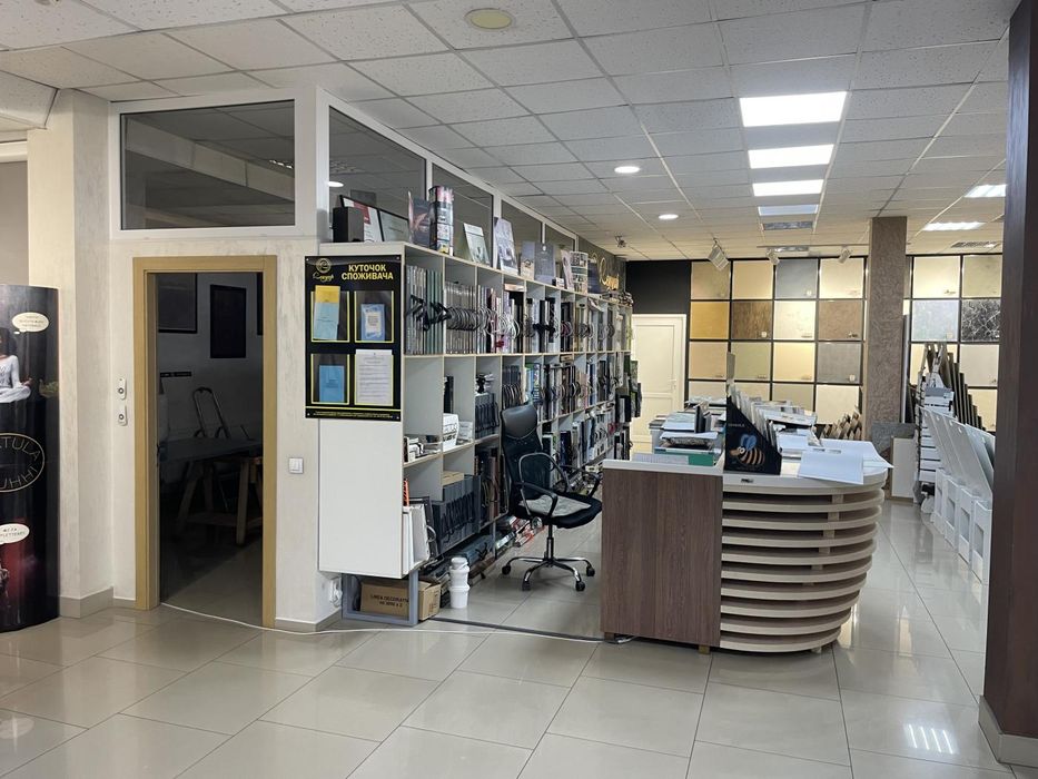 Фасадне приміщення в центрі міста, 2 поверх 180 м2