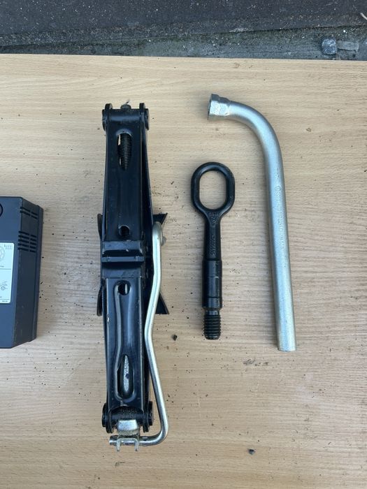 Домкрат VW Passat B7 B8 Golf 6 7 8 Touran Caddy Skoda A5 A7 Rapid