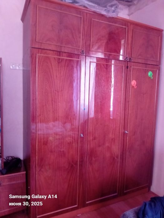 Продам мебель,зеркало