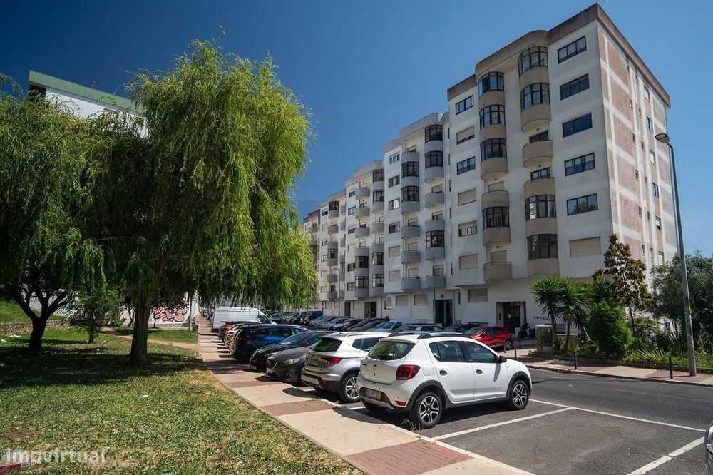 T2 com Vista Panorâmica e Excelente Luminosidade – Rinchoa, Rio de Mou