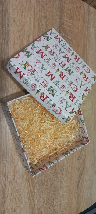 Подарункова коробка новорічна в ассортименті