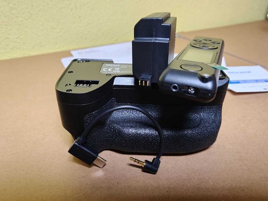 Punho de Bateria Neewer NW-A6600 com Comando 2.4G Sony (NOVO NA CAIXA)