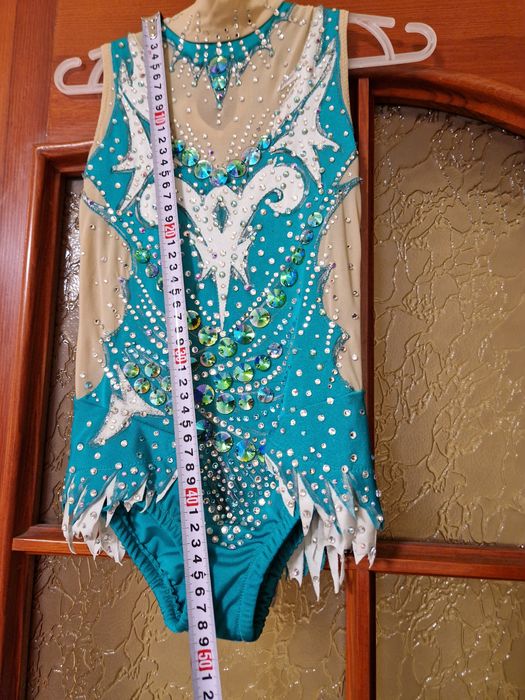 Купальник для художественной гимнастики.
