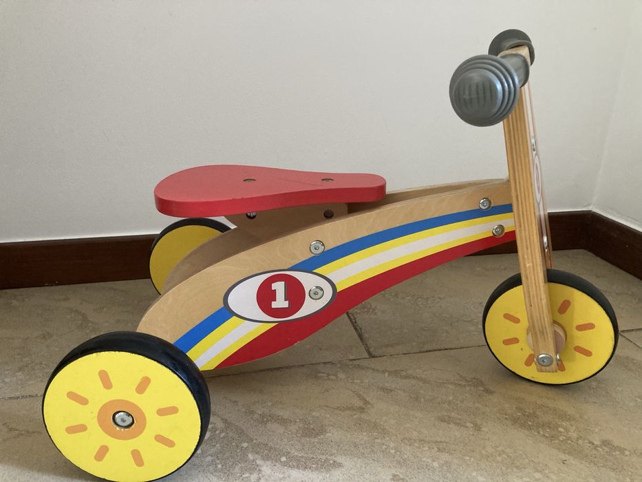 Drewniany rowerek biegowy