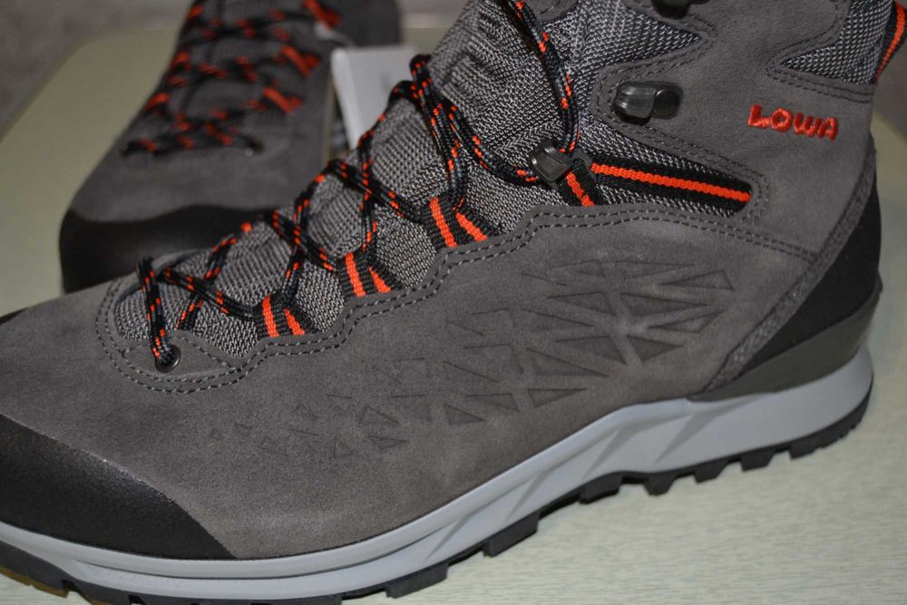 LOWA-треккинговые ботинки (оригинал)Новые!