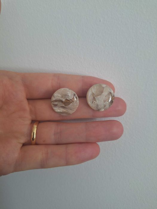 Brincos Bege e Dourados