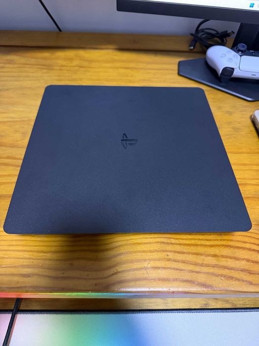 PS4 Slim 500GB com 1 comando + GTA V