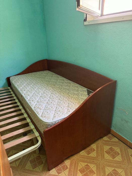 Estudio cama de solteiro e colchão + roupeiro + estante