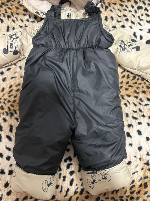 Продам зимовий комбінезон з Міккі Маусом в гарному стані . На 9-12 міс