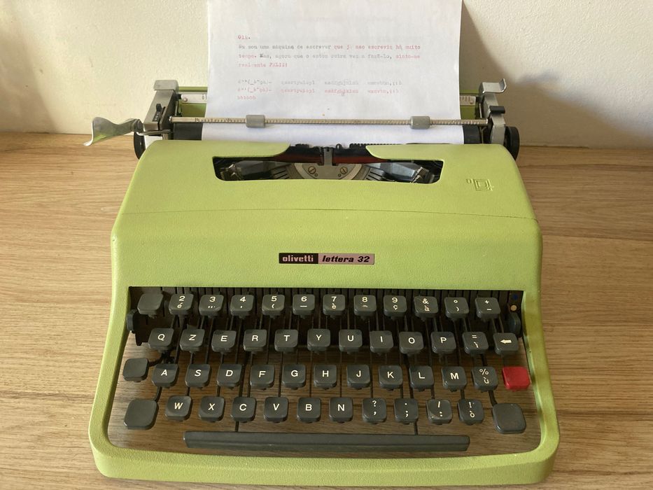 Máquina de escrever  **  Olivetti 32